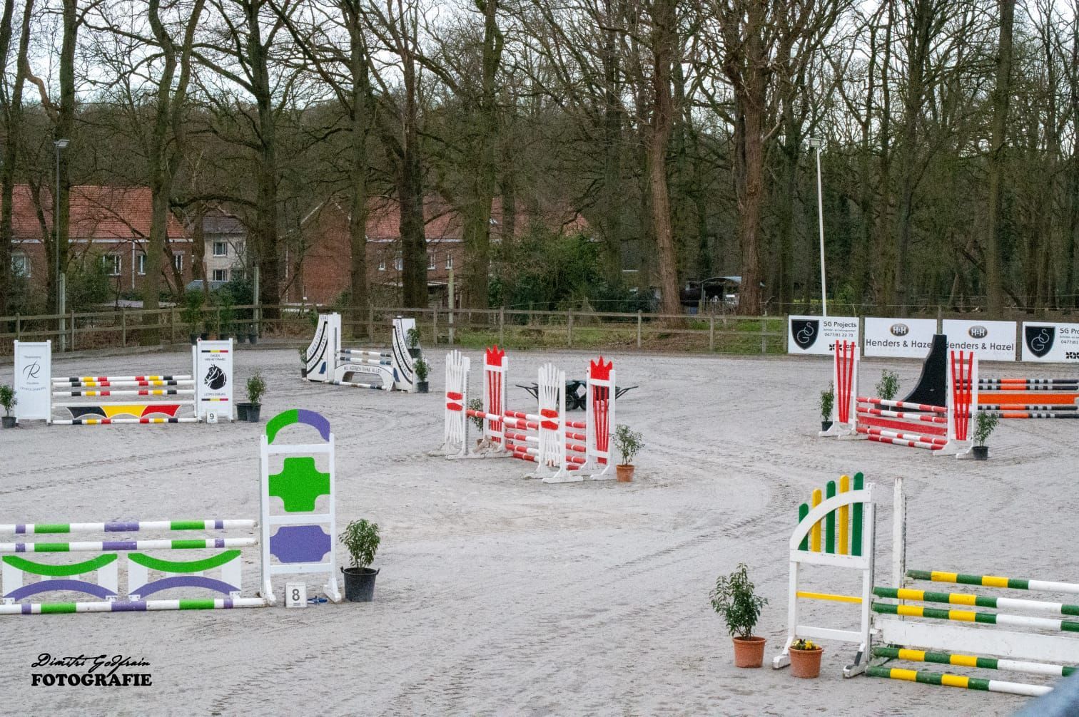 Springparcours op de buitenpiste
